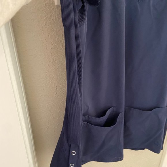 Navy scrub top - Picture 2 of 4